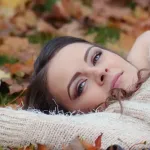 Jak nosić sweter damski jesienią